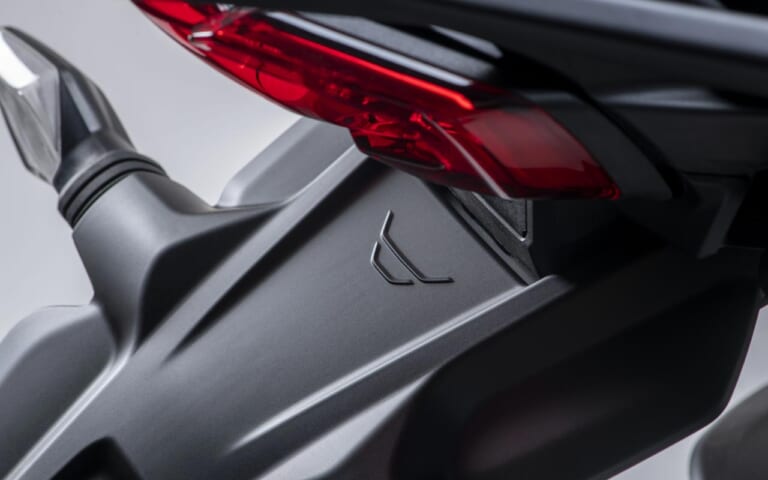 ドゥカティ ムルティストラーダV4は最新技術の集合体|ドゥカティ ムルティストラーダV4は最新技術の集合体【レーダー防衛/羽根/スカイフック】