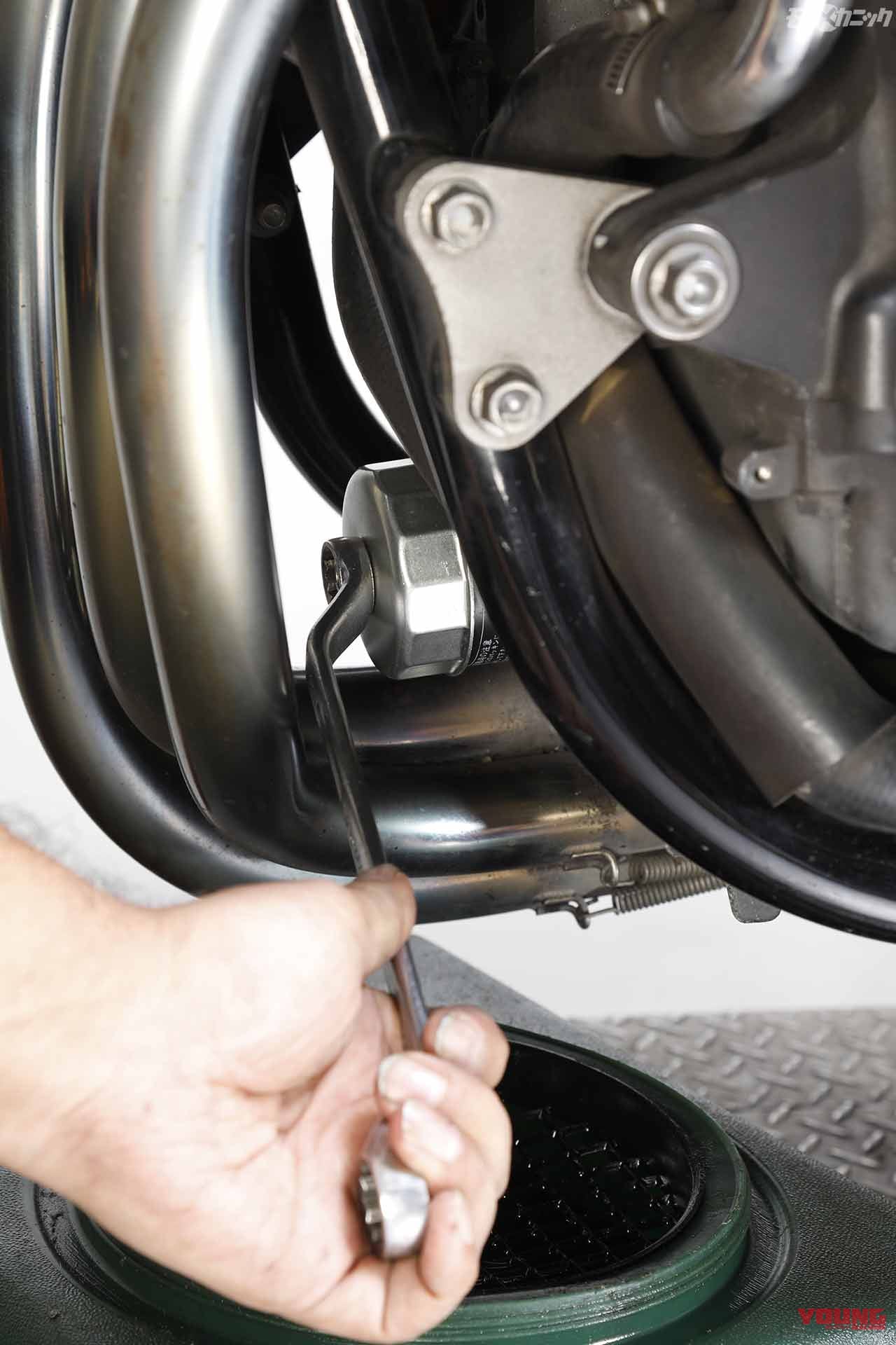 '92ホンダCB1000SFオイルフィルター交換|エンジンオイル交換は暖機後が必須。フィルター交換は手締めで〈不動中古車復活プロジェクト〉