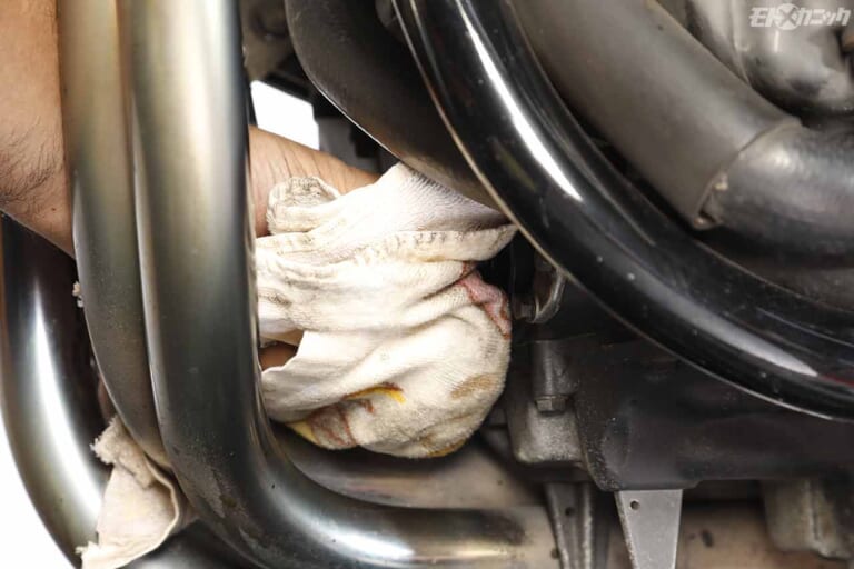 '92ホンダCB1000SFオイルフィルター交換|エンジンオイル交換は暖機後が必須。フィルター交換は手締めで〈不動中古車復活プロジェクト〉