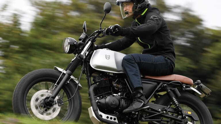 マットモーターサイクルズ アキタ250試乗インプレ 単車と呼ぶにふさわしい素の走りと外観 Webヤングマシン 最新バイク情報 マットモーターサイクルズ アキタ250試乗インプレ 単車と呼ぶにふさわしい素の走りと外観 Webヤングマシン 最新バイク情報