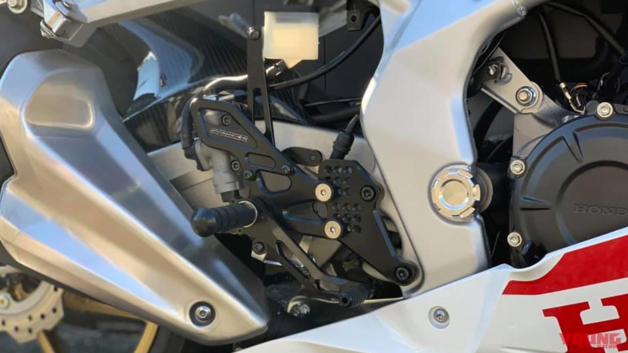 |最新おすすめバイクカスタムパーツ×8選〈ヨシムラ/デイトナ/ストライカーetc.〉