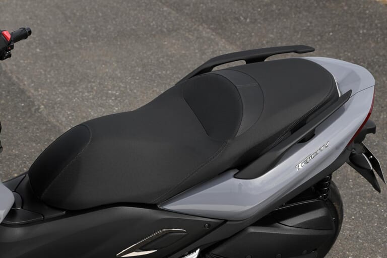 ヤマハ トリシティ300|ヤマハ トリシティ300試乗インプレッション【安定性と運動性を両立する熟成のLMW技術】