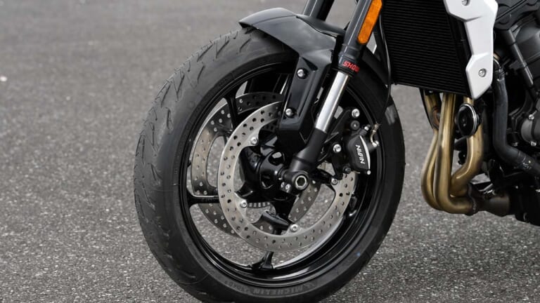 トライアンフ トライデント660|トライアンフ新型トライデント660徹底チェック【期待の3気筒ミドルネイキッド|インプレ動画あり】