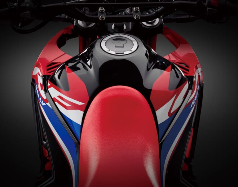 新型ホンダCRF250ラリーはローダウン&脚長仕様【燃料タンク容量+2Lで旅力UP】|新型ホンダCRF250ラリーはローダウン&脚長仕様【燃料タンク容量+2Lで旅力UP】