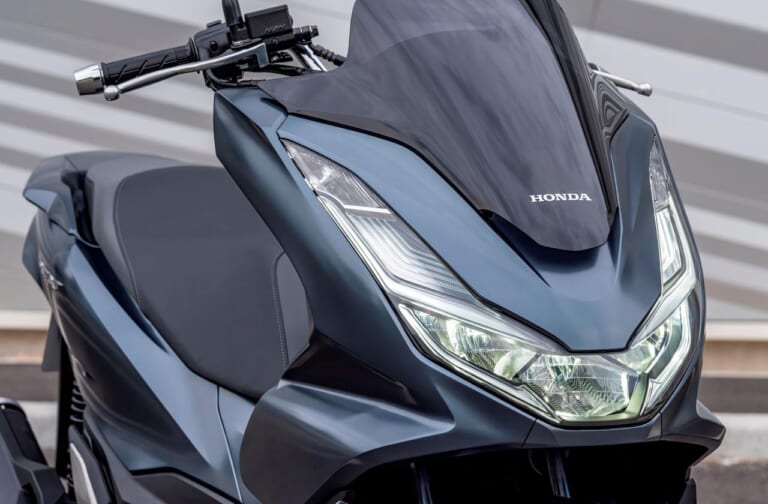 新型ホンダPCX(125)は4バルブ化+トラコンでほぼ全面的に刷新|まもなく発売!新型ホンダPCX(125)は4バルブ化+トラコンでほぼ全面的に刷新