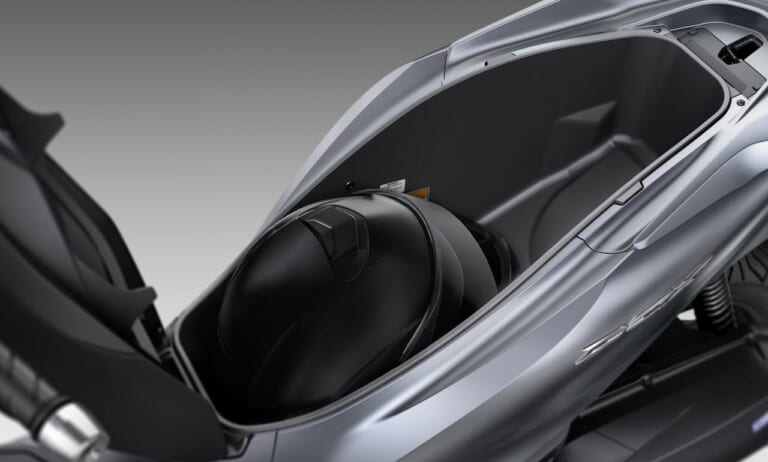 新型ホンダPCX(125)は4バルブ化+トラコンでほぼ全面的に刷新|まもなく発売!新型ホンダPCX(125)は4バルブ化+トラコンでほぼ全面的に刷新