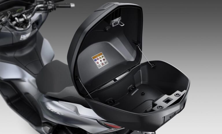 新型ホンダPCX(125)は4バルブ化+トラコンでほぼ全面的に刷新|まもなく発売!新型ホンダPCX(125)は4バルブ化+トラコンでほぼ全面的に刷新