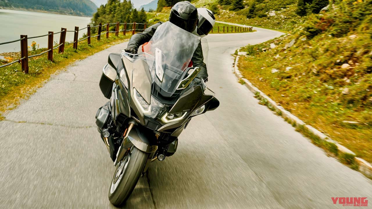 新型BMW R1250RTは前代未聞の装備満載|新型BMW R1250RTは前代未聞の装備満載【レーダーに巨大液晶、スマホ室まで投入】
