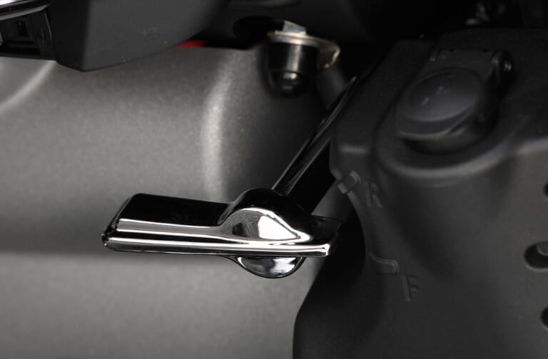 BMW R18ファーストエディション試乗インプレッション|BMW R18試乗インプレッション【アメリカンVツインとは対極の味わい深いライドフィール】