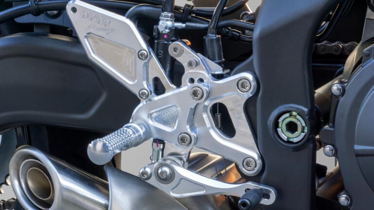 オーヴァーレーシングプロジェクツ バックステップ/逆チェンジキット|続々リリース!ニンジャZX-25R用新作パーツセレクション〈×6ブランド〉