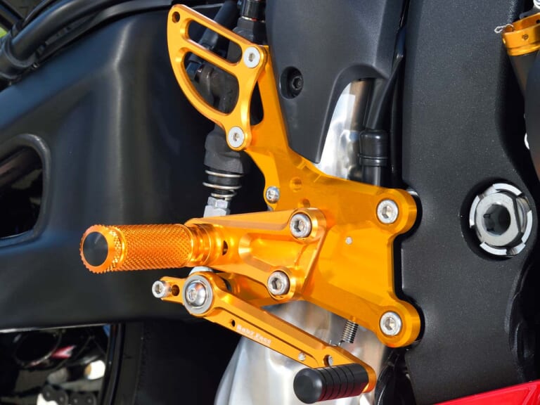 ベビーフェイスCBR600RR|パフォーマンスステップキット|CBR600RRベビーフェイスカスタム【勝つための性能を引き出す最新パーツを装着】