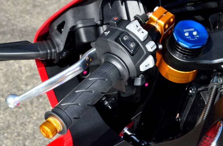 ベビーフェイスCBR600RR|ハンドルキット/ハンドルバーエンド|CBR600RRベビーフェイスカスタム【勝つための性能を引き出す最新パーツを装着】