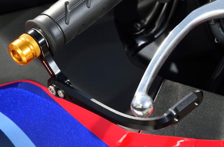 ベビーフェイスCBR600RR|レバーガード|CBR600RRベビーフェイスカスタム【勝つための性能を引き出す最新パーツを装着】