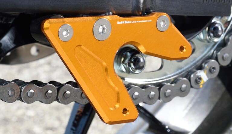 アクスルプロテクター/スタンドフック|CBR600RRベビーフェイスカスタム【勝つための性能を引き出す最新パーツを装着】