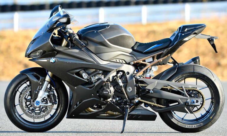 モトサロンS1000RRカスタム【世界中から厳選されたパーツでスポーツ性と高級感を両立】|モトサロンS1000RRカスタム【世界中から厳選されたパーツでスポーツ性と高級感を両立】