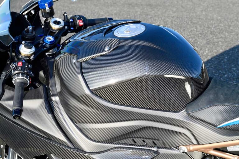 モトサロンS1000RRカスタム【世界中から厳選されたパーツでスポーツ性と高級感を両立】|モトサロンS1000RRカスタム【世界中から厳選されたパーツでスポーツ性と高級感を両立】