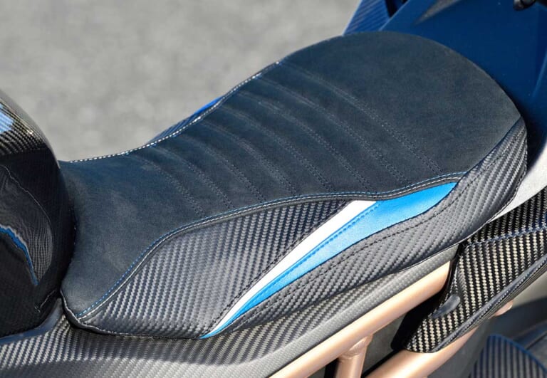 モトサロンS1000RRカスタム【世界中から厳選されたパーツでスポーツ性と高級感を両立】|モトサロンS1000RRカスタム【世界中から厳選されたパーツでスポーツ性と高級感を両立】