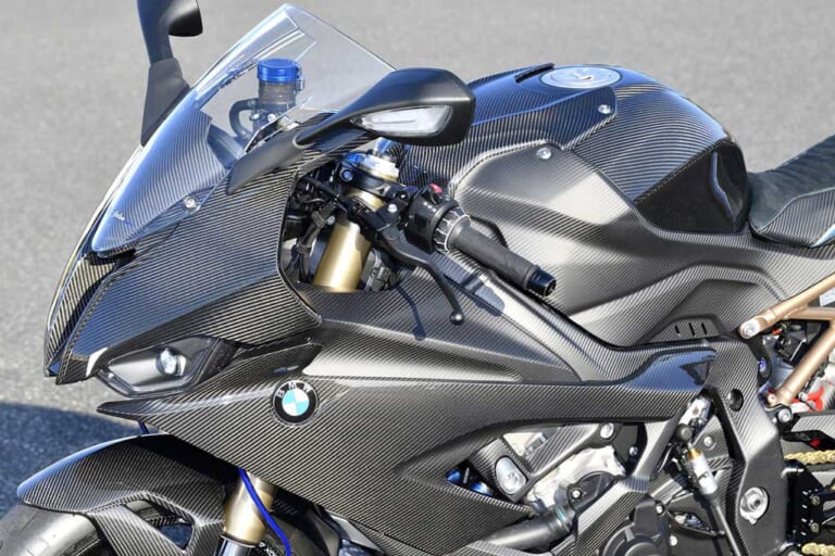 モトサロンS1000RRカスタム【世界中から厳選されたパーツでスポーツ性と高級感を両立】|モトサロンS1000RRカスタム【世界中から厳選されたパーツでスポーツ性と高級感を両立】