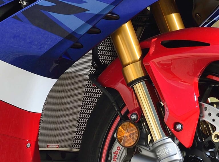 エッチングファクトリー CBR1000RR−R用ラジエーター&オイルクーラーガードセット|最速スーパースポーツの冷却系を完璧プロテクトするコアガード〈エッチングファクトリー〉