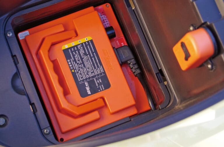 20万円切りの電動バイク・アクセス スイーツN|20万円を切るおシャレな電動バイク・スイーツN【灯火類&メッキパーツがキラキラ感を演出】