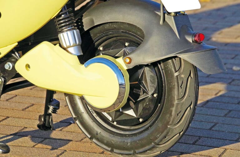 20万円切りの電動バイク・アクセス スイーツN|20万円を切るおシャレな電動バイク・スイーツN【灯火類&メッキパーツがキラキラ感を演出】