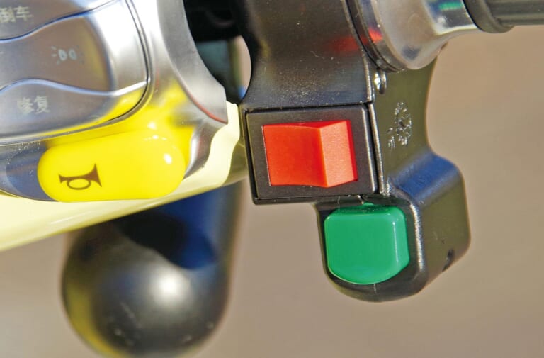 20万円切りの電動バイク・アクセス スイーツN|20万円を切るおシャレな電動バイク・スイーツN【灯火類&メッキパーツがキラキラ感を演出】