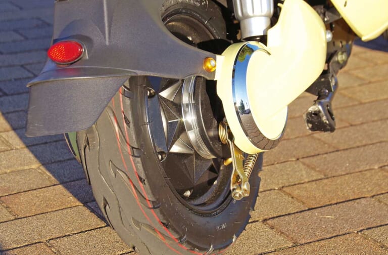 20万円切りの電動バイク・アクセス スイーツN|20万円を切るおシャレな電動バイク・スイーツN【灯火類&メッキパーツがキラキラ感を演出】