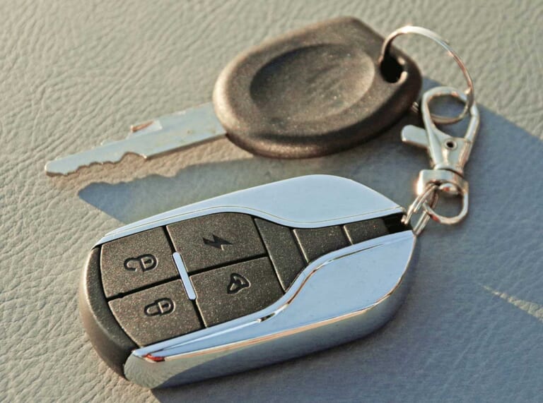 20万円切りの電動バイク・アクセス スイーツN|20万円を切るおシャレな電動バイク・スイーツN【灯火類&メッキパーツがキラキラ感を演出】