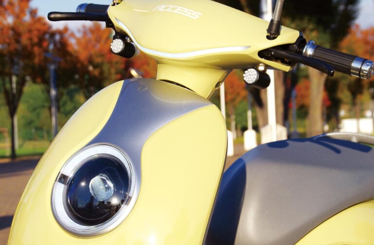 20万円切りの電動バイク・アクセス スイーツN|20万円を切るおシャレな電動バイク・スイーツN【灯火類&メッキパーツがキラキラ感を演出】