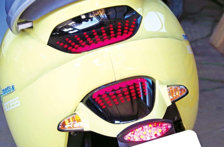 20万円切りの電動バイク・アクセス スイーツN|20万円を切るおシャレな電動バイク・スイーツN【灯火類&メッキパーツがキラキラ感を演出】