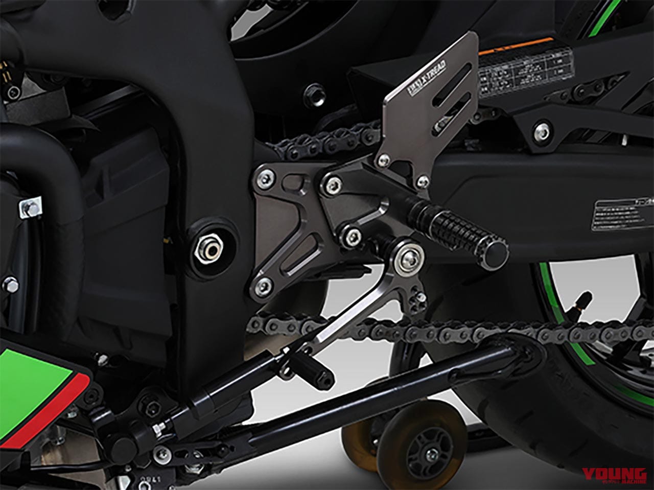 |最新おすすめバイクカスタムパーツ×8選〈ヨシムラ/デイトナ/ストライカーetc.〉