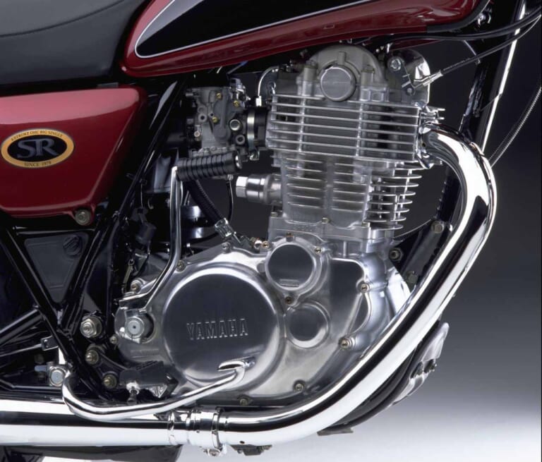 ヤマハ SR400 |空冷と水冷、そして油冷エンジンの違いとは? 今さら聞けない『エンジンの冷却方式』