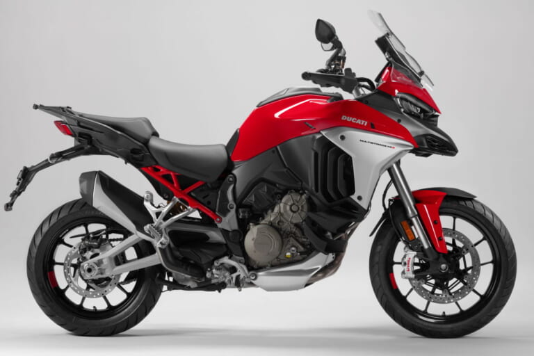 ドゥカティ ムルティストラーダV4S|地面から遠く、前輪に近く! 新V4エンジンが「ムルティストラーダV4S」を真のアドベンチャーバイクにした