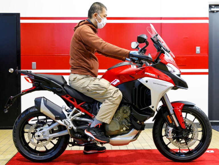 ドゥカティ ムルティストラーダV4S|地面から遠く、前輪に近く! 新V4エンジンが「ムルティストラーダV4S」を真のアドベンチャーバイクにした