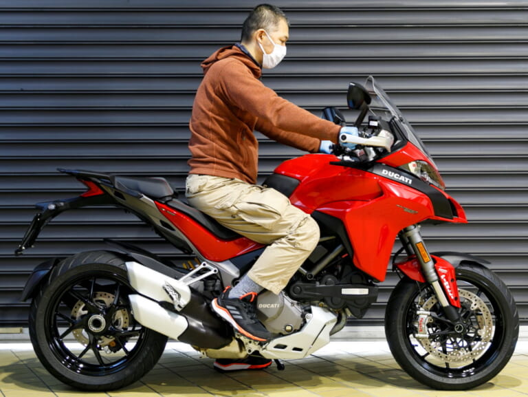 ドゥカティ ムルティストラーダ1260S|地面から遠く、前輪に近く! 新V4エンジンが「ムルティストラーダV4S」を真のアドベンチャーバイクにした