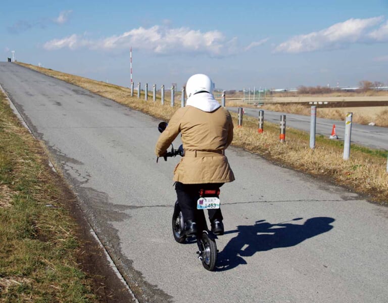 ブレイズ スマートEV|折り畳み型電動バイク|車重わずか18kg!持ち運んでチョイ乗りできる折り畳み型電動バイク「スマート EV」