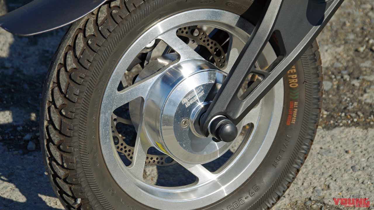 |車重わずか18kg!持ち運んでチョイ乗りできる折り畳み型電動バイク「スマート EV」
