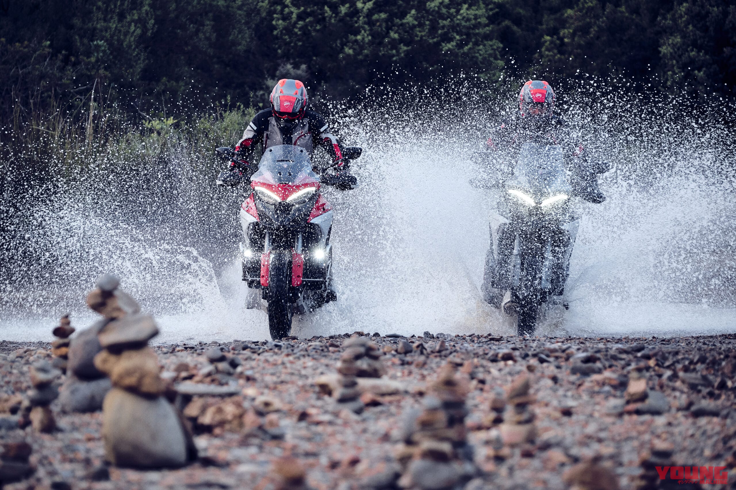 ドゥカティ ムルティストラーダV4S|地面から遠く、前輪に近く! 新V4エンジンが「ムルティストラーダV4S」を真のアドベンチャーバイクにした