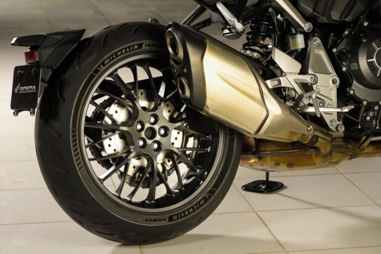ホンダCB1000R|ホンダ新型「CB1000R」国内モデル、3/25に発売! デザインも進化して価格据え置き