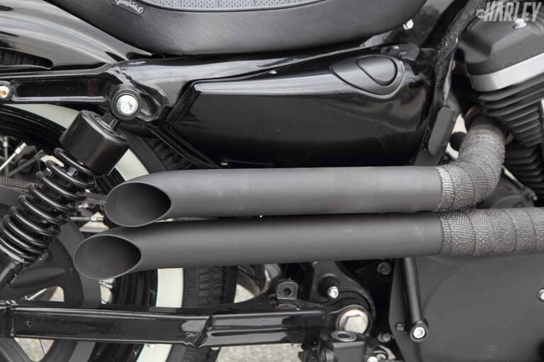 エンドがターンナウトとなったショットガンマフラー|’94XL1200Xスポーツスターフォーティエイト×ハーレー伝統”4カム”カスタム