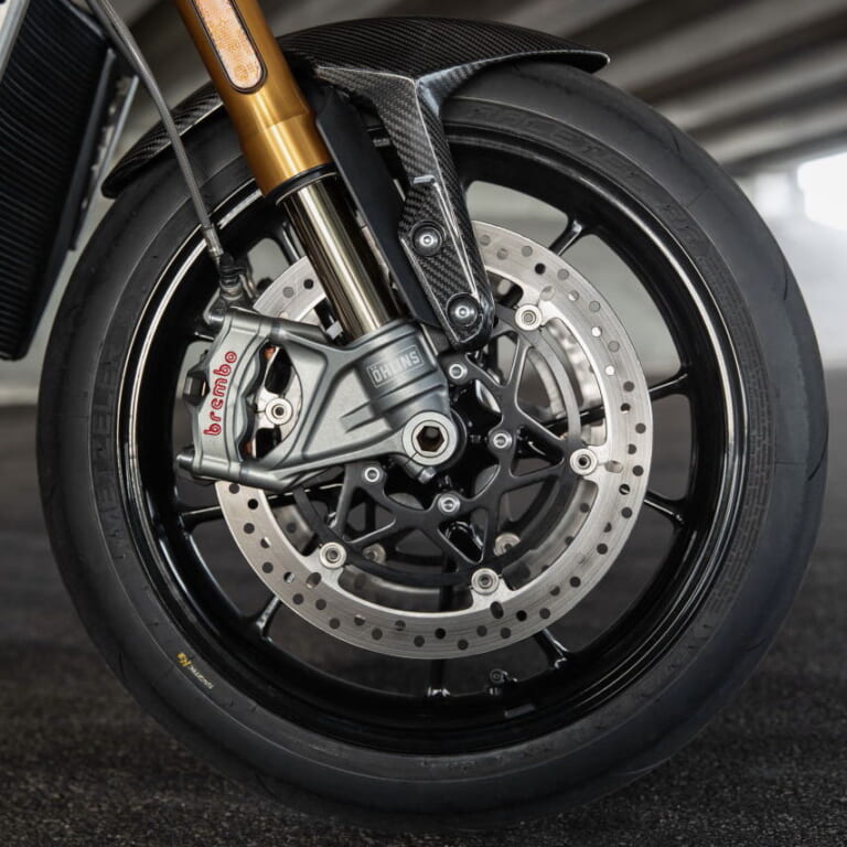 トライアンフ スピードトリプル1200RS|200万円切り/180馬力のモンスター3気筒! トライアンフ「スピードトリプル1200RS」登場