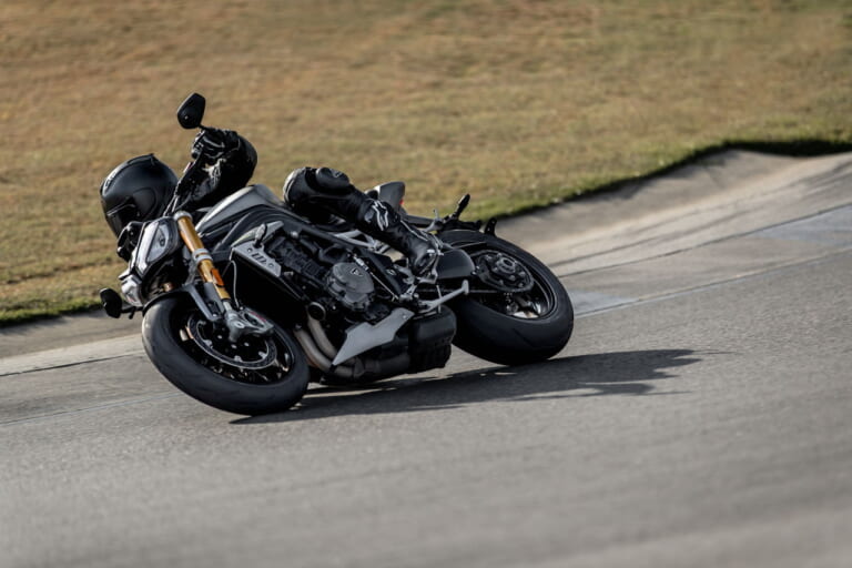 トライアンフ スピードトリプル1200RS|200万円切り/180馬力のモンスター3気筒! トライアンフ「スピードトリプル1200RS」登場