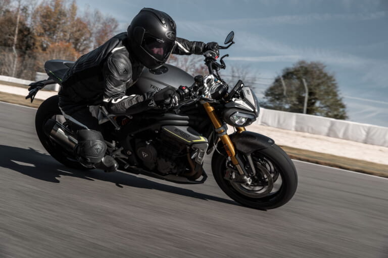 トライアンフ スピードトリプル1200RS|200万円切り/180馬力のモンスター3気筒! トライアンフ「スピードトリプル1200RS」登場