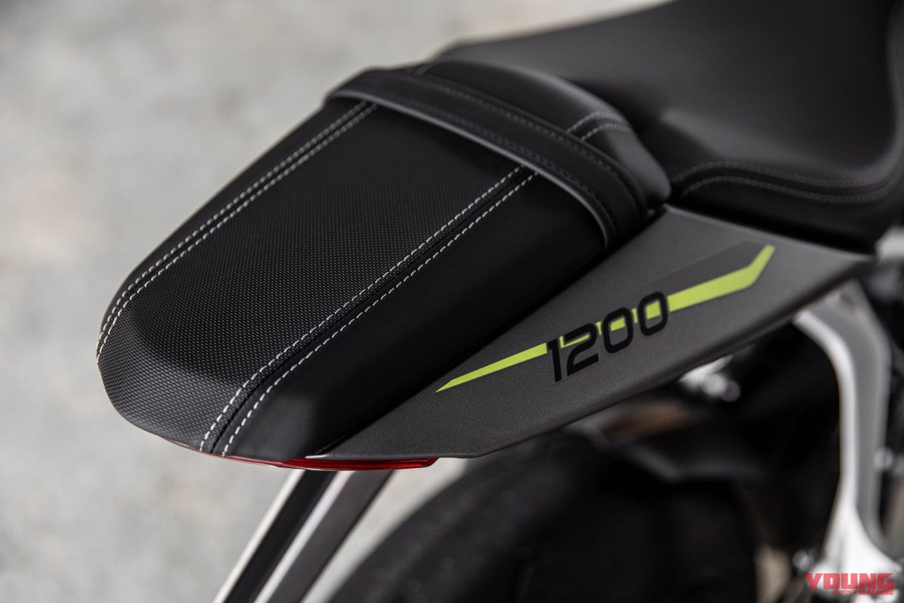 |200万円切り/180馬力のモンスター3気筒! トライアンフ「スピードトリプル1200RS」登場