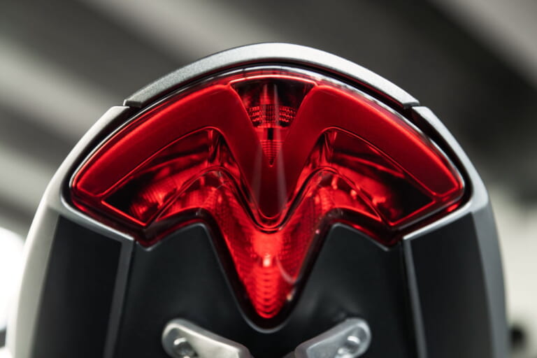 トライアンフ スピードトリプル1200RS|200万円切り/180馬力のモンスター3気筒! トライアンフ「スピードトリプル1200RS」登場