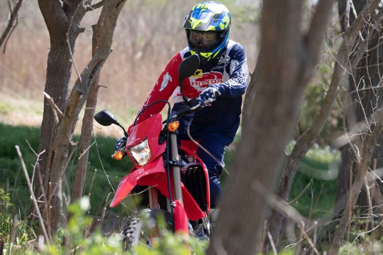 プロに聞くこだわりのオフロードアイテム選び|グローブ|オフロード用グローブを選ぶなら少し小さめがオススメ【プロに聞くこだわりのアイテム選び】