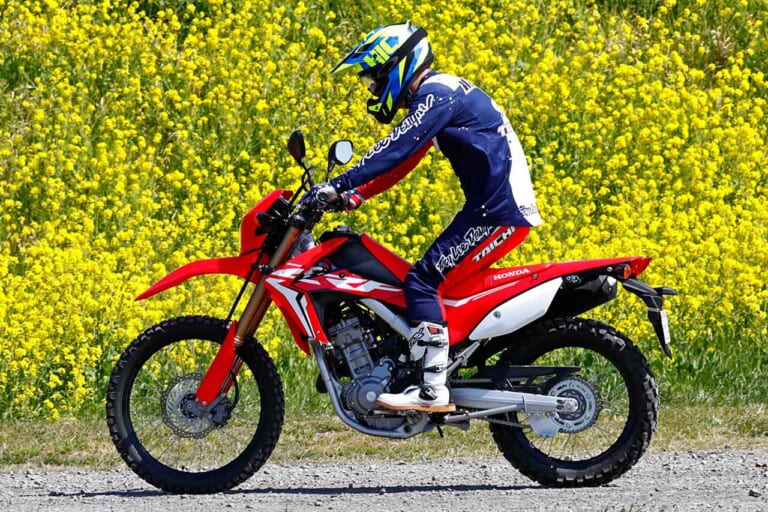 プロに聞くこだわりのオフロードアイテム選び|グローブ|オフロード用グローブを選ぶなら少し小さめがオススメ【プロに聞くこだわりのアイテム選び】