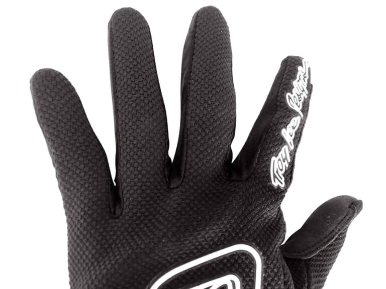 プロに聞くこだわりのオフロードアイテム選び|グローブ|オフロード用グローブを選ぶなら少し小さめがオススメ【プロに聞くこだわりのアイテム選び】