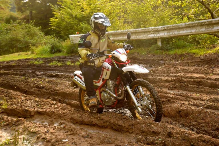 セロー250のポテンシャルを探る|セロー250の潜在能力引き出し術【ハイシート化/ハンドル交換でココまで変わる!後編】