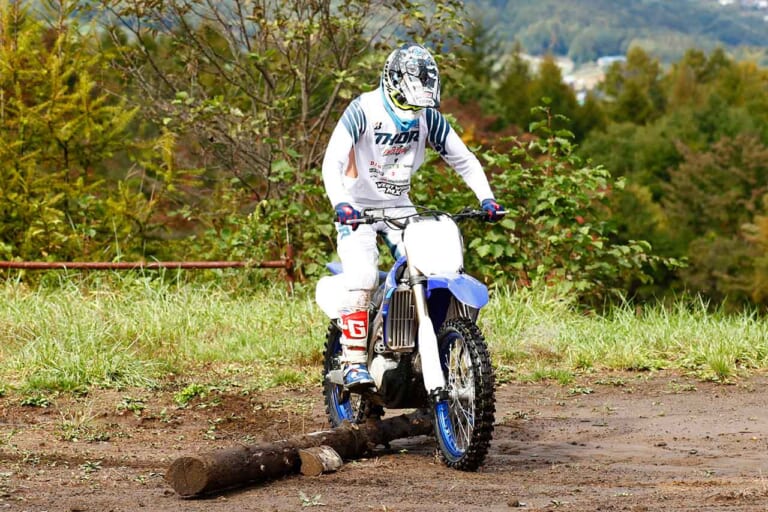 オフロードライディングテクニック|オフロードの丸太越えテクニックをイチから磨く練習法・後編〈渡辺学のスキルアップラボ〉